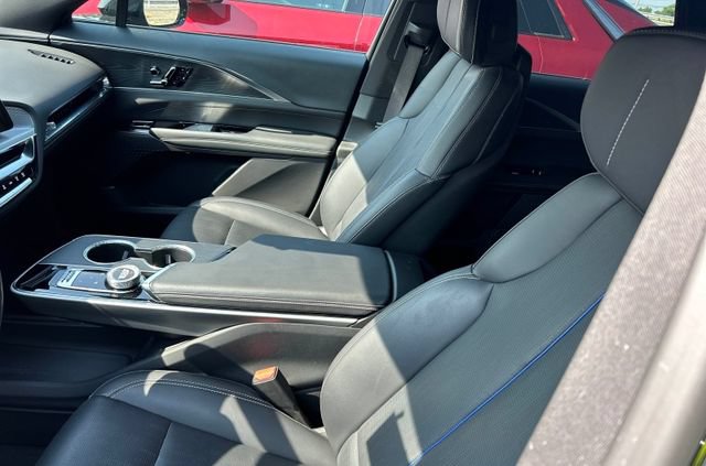 Used 2025 Cadillac Lyriq Sport AWD/4WD image 5