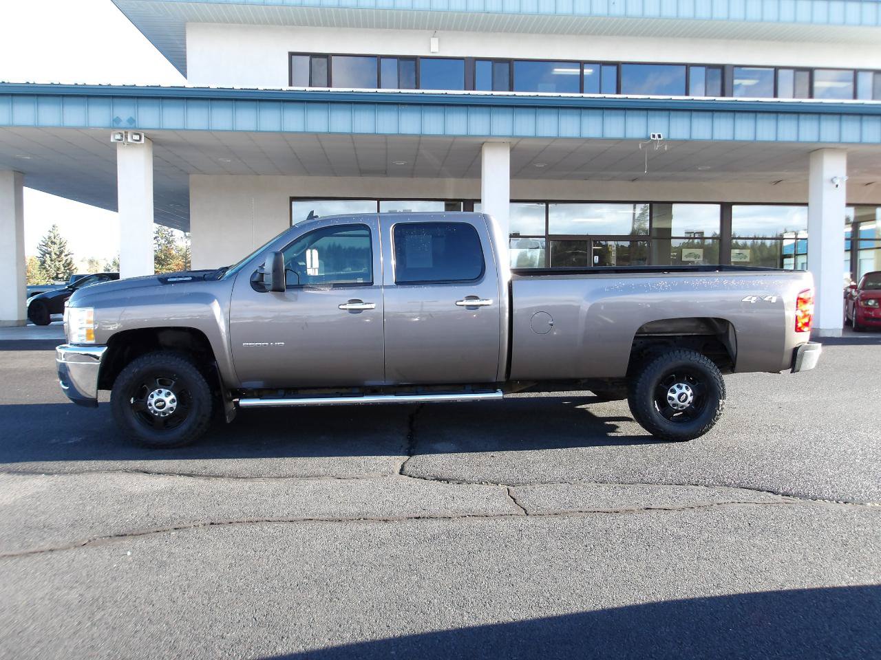 Used 2011 Chevrolet Silverado 2500 LT w/ Interior Plus Package AWD/4WD image 2