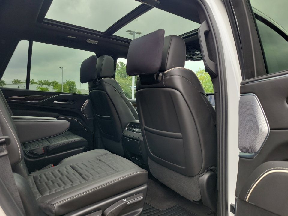 Used 2023 Cadillac Escalade Premium Luxury Platinum AWD/4WD image 29