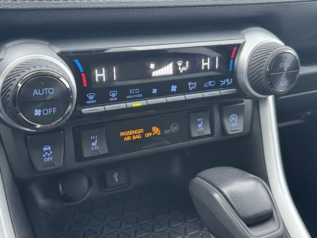 Used 2022 Toyota RAV4 XLE image 10