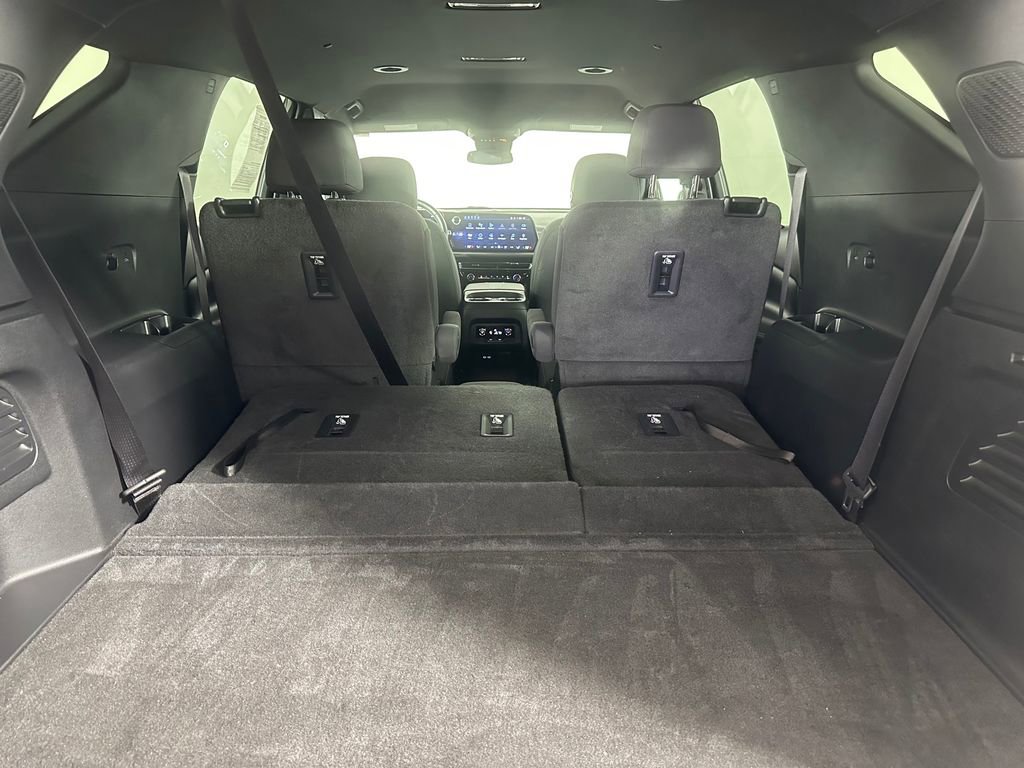 Used 2024 Chevrolet Traverse LT w/ LPO, Floor Liner Package image 30