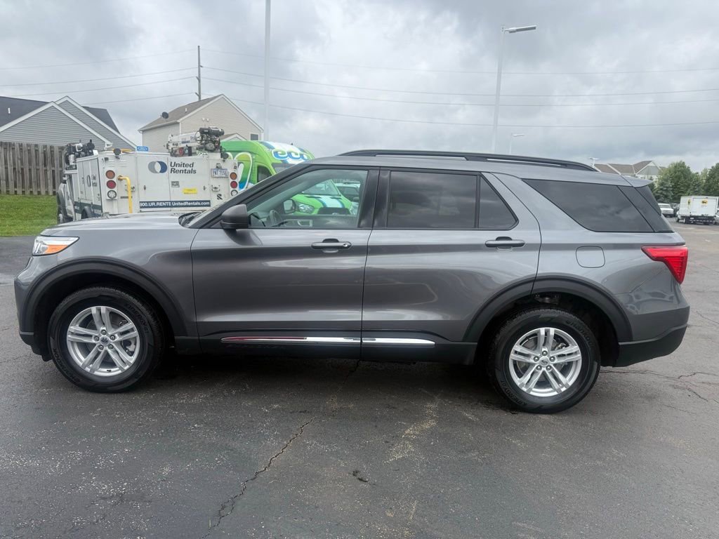 Used 2024 Ford Explorer XLT AWD/4WD image 6