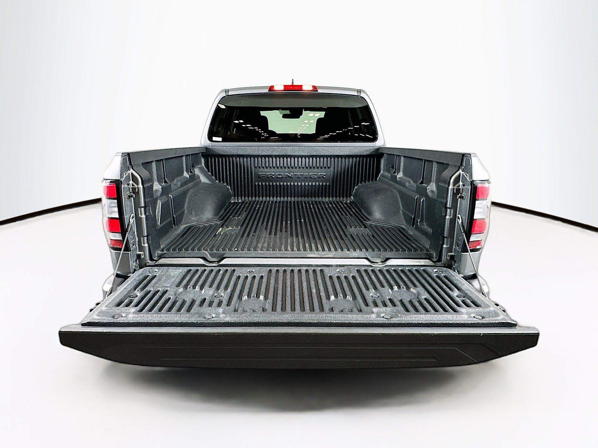 Used 2024 Nissan Frontier SV image 26