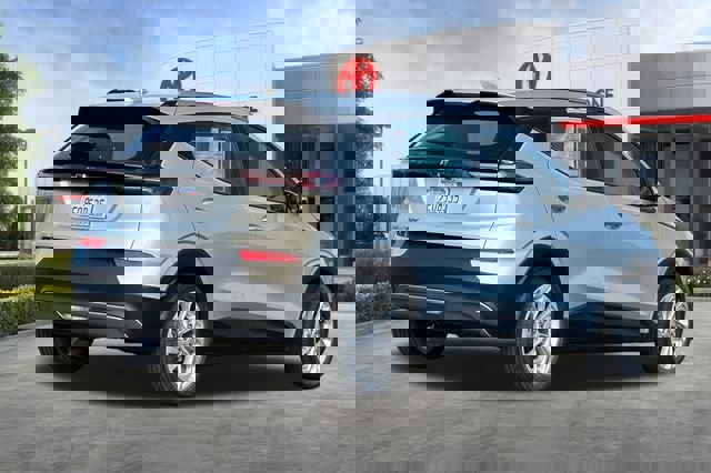 Used 2023 Chevrolet Bolt EUV LT image 4