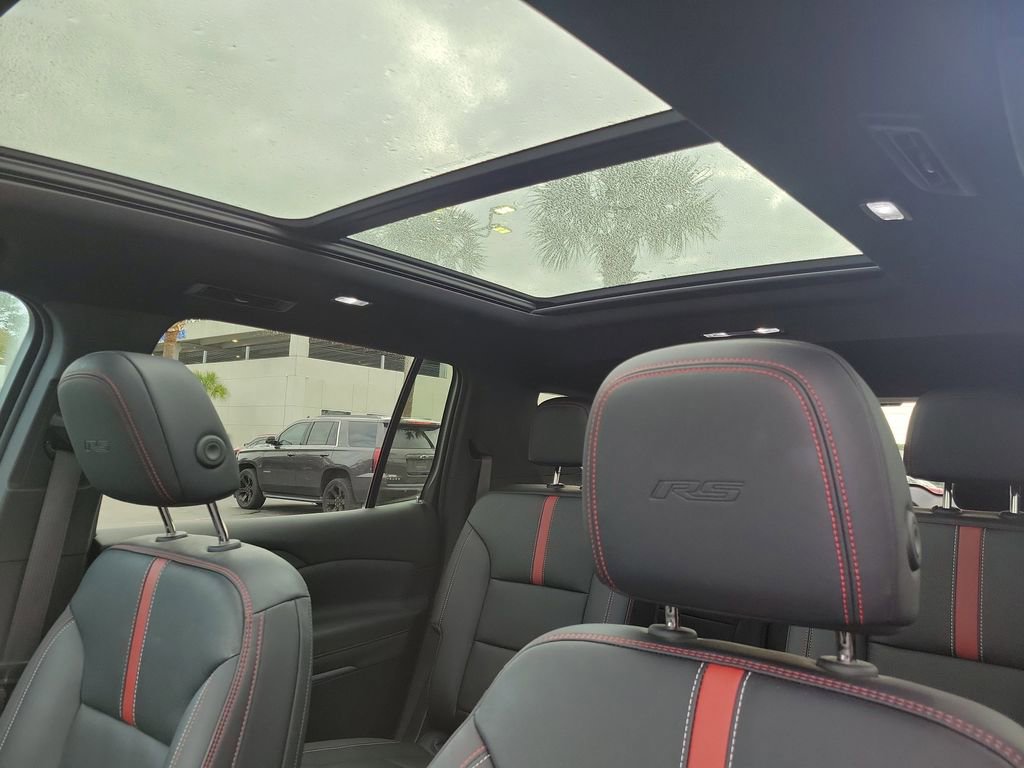 Used 2024 Chevrolet Traverse RS image 29
