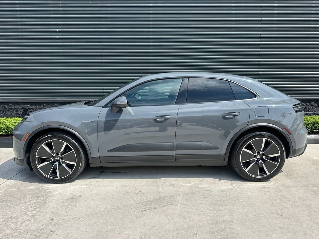 New 2026 Porsche Macan 4 Electric AWD/4WD image 2