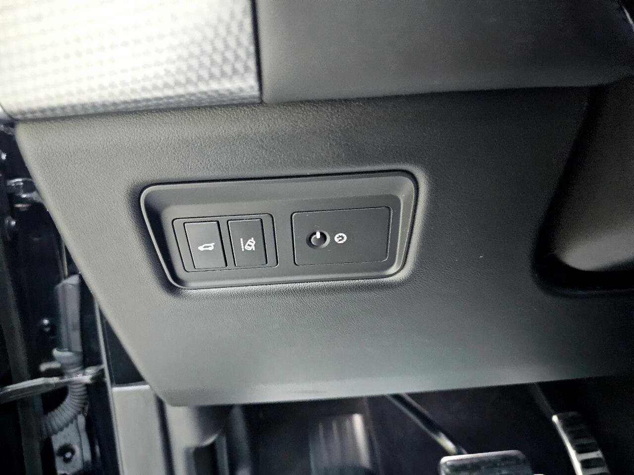 Used 2017 Land Rover Range Rover Sport SVR image 39