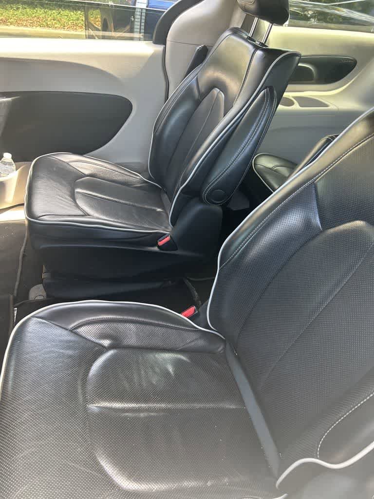 Used 2023 Chrysler Pacifica Limited FWD image 6