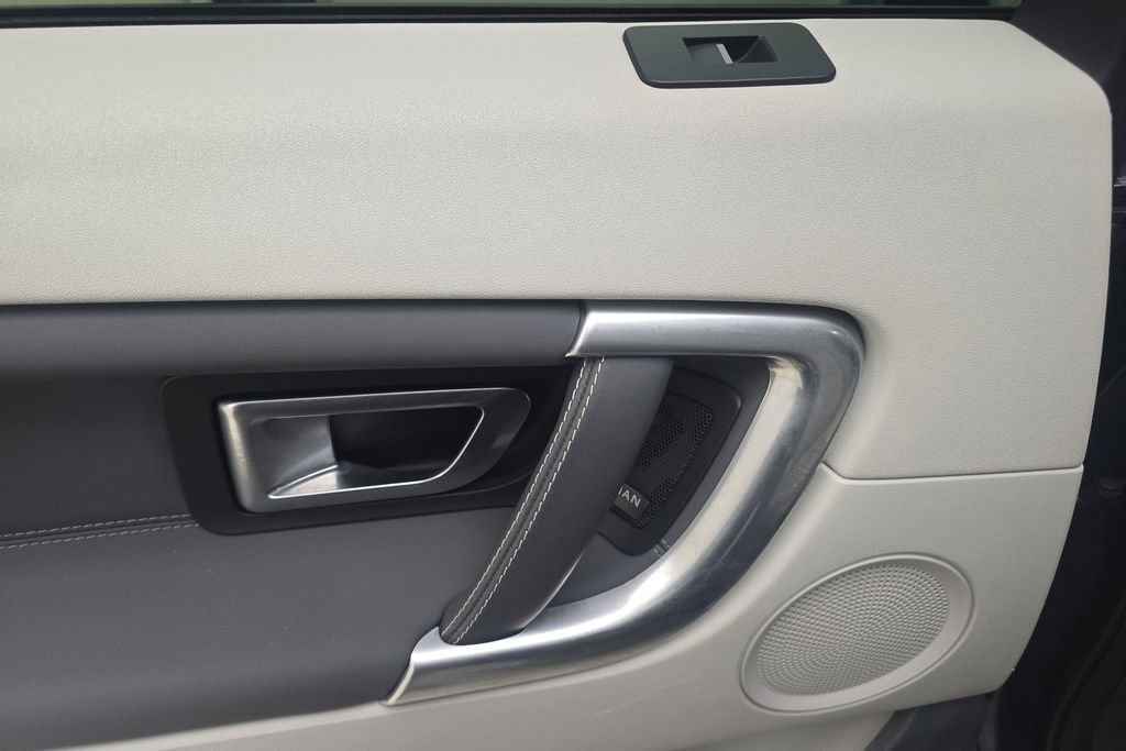 Used 2017 Land Rover Discovery Sport HSE image 26