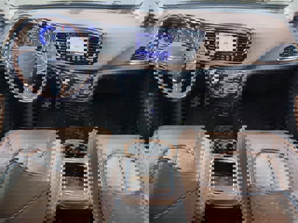 Used 2017 Chrysler Pacifica Limited image 14