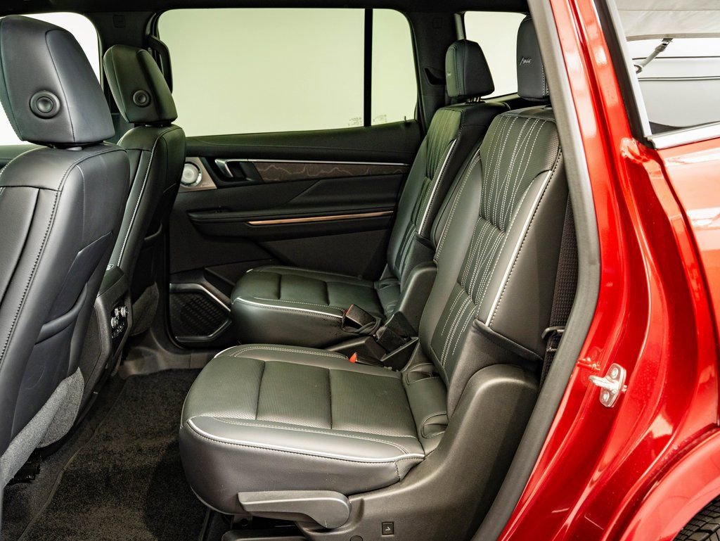 Used 2025 Buick Enclave Avenir w/ Super Cruise Package image 46