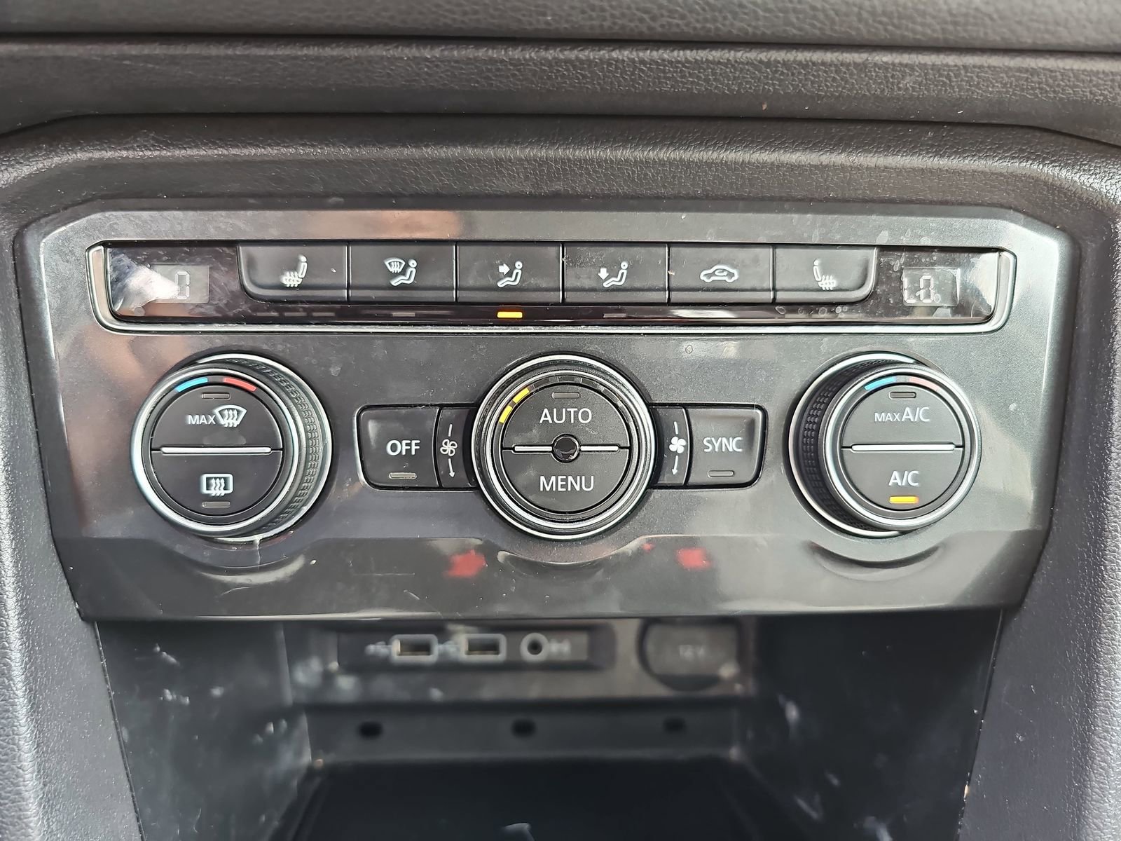 Used 2019 Volkswagen Tiguan SE w/ Panoramic Sunroof Package image 23