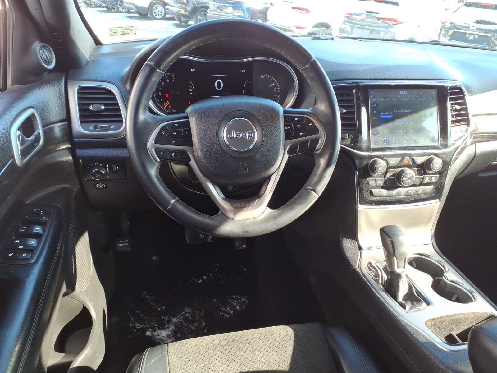 Used 2019 Jeep Grand Cherokee Laredo w/ Laredo X Package AWD/4WD image 7