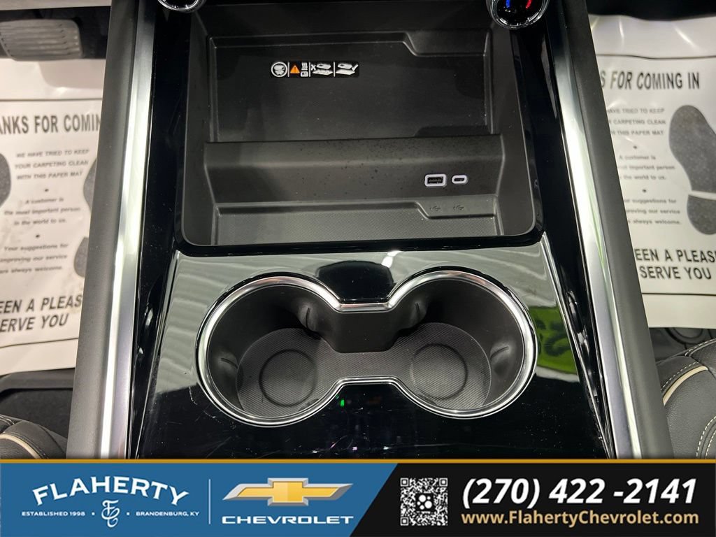 Used 2025 Chevrolet Suburban Premier AWD/4WD image 32