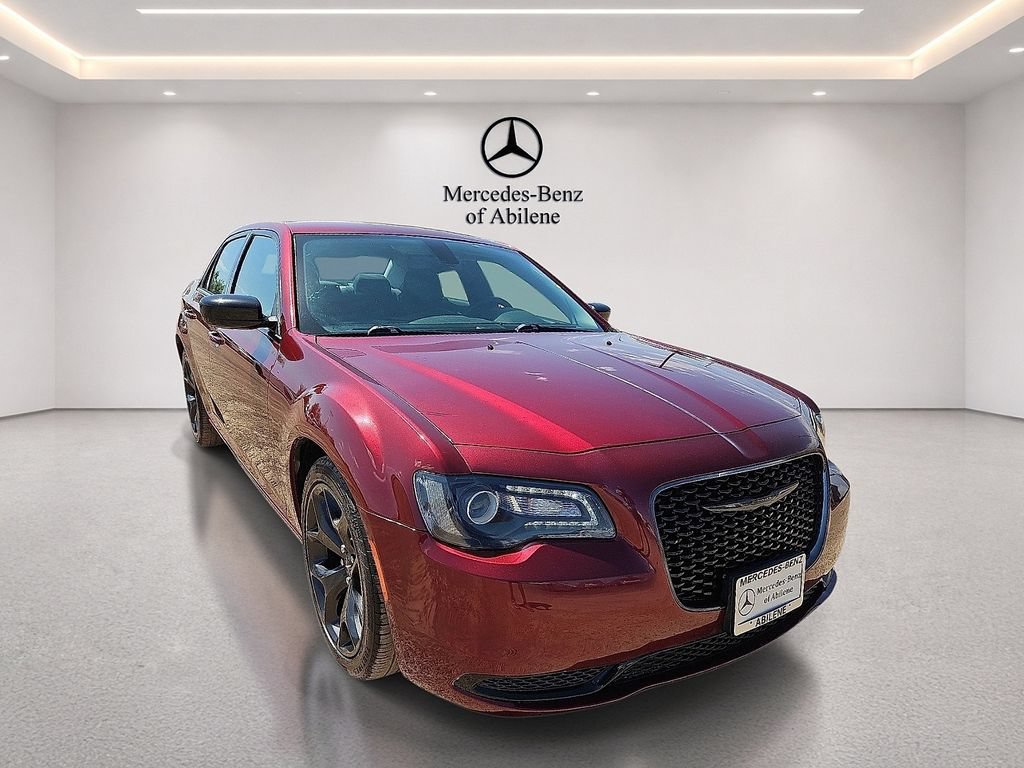 Used 2020 Chrysler 300 Touring w/ Sport Appearance Package RWD image 11