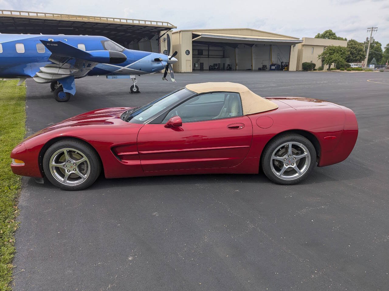 Used 2000 Chevrolet Corvette Convertible w/ Memory Pkg RWD image 8