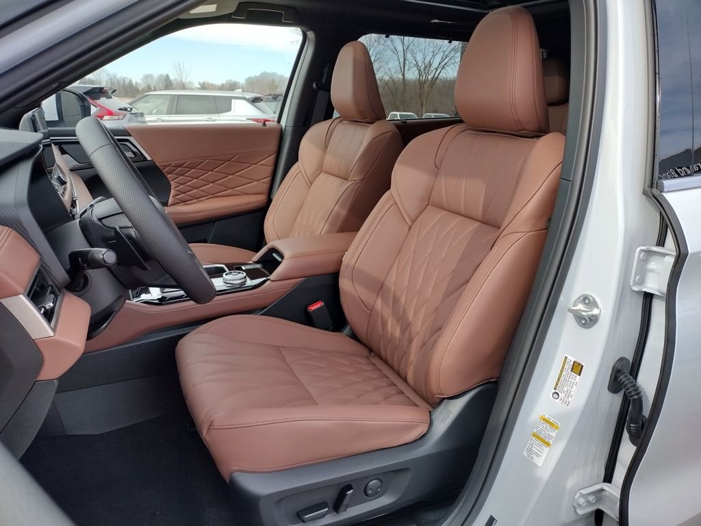 New 2026 Mitsubishi Outlander SEL image 8