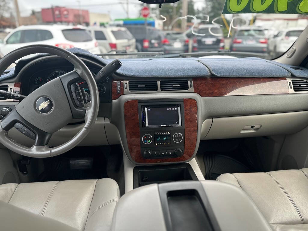 Used 2010 Chevrolet Suburban LT image 19