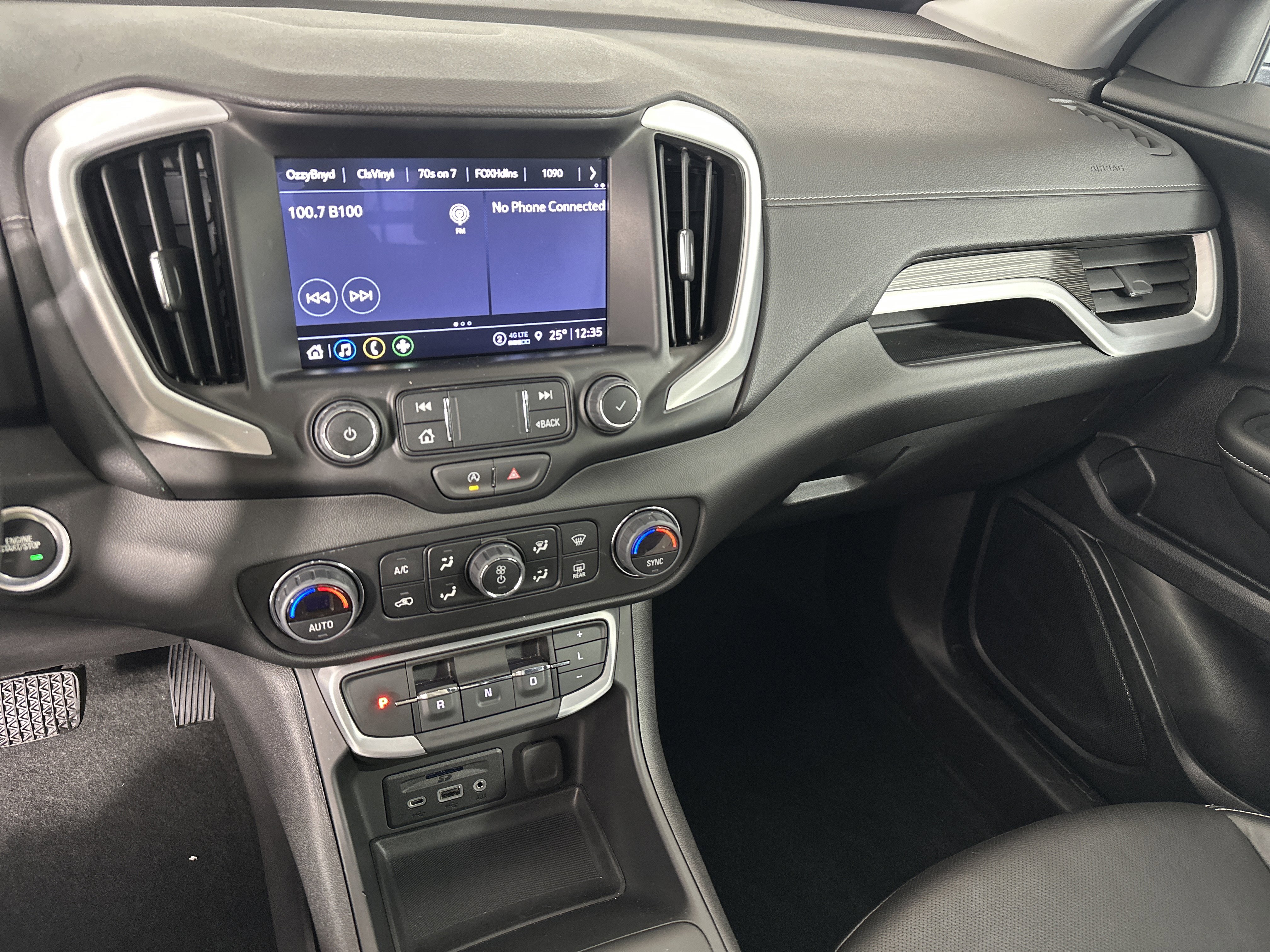 Certified 2024 GMC Terrain SLT image 4