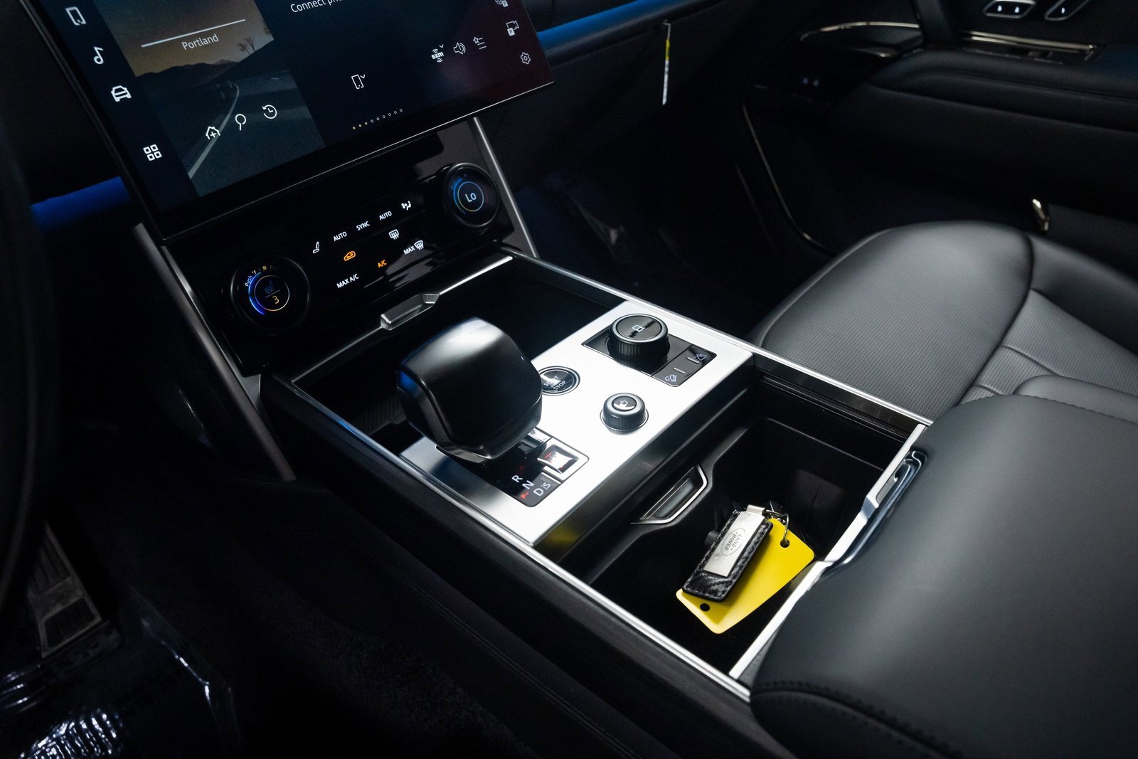 Used 2023 Land Rover Range Rover SV image 18