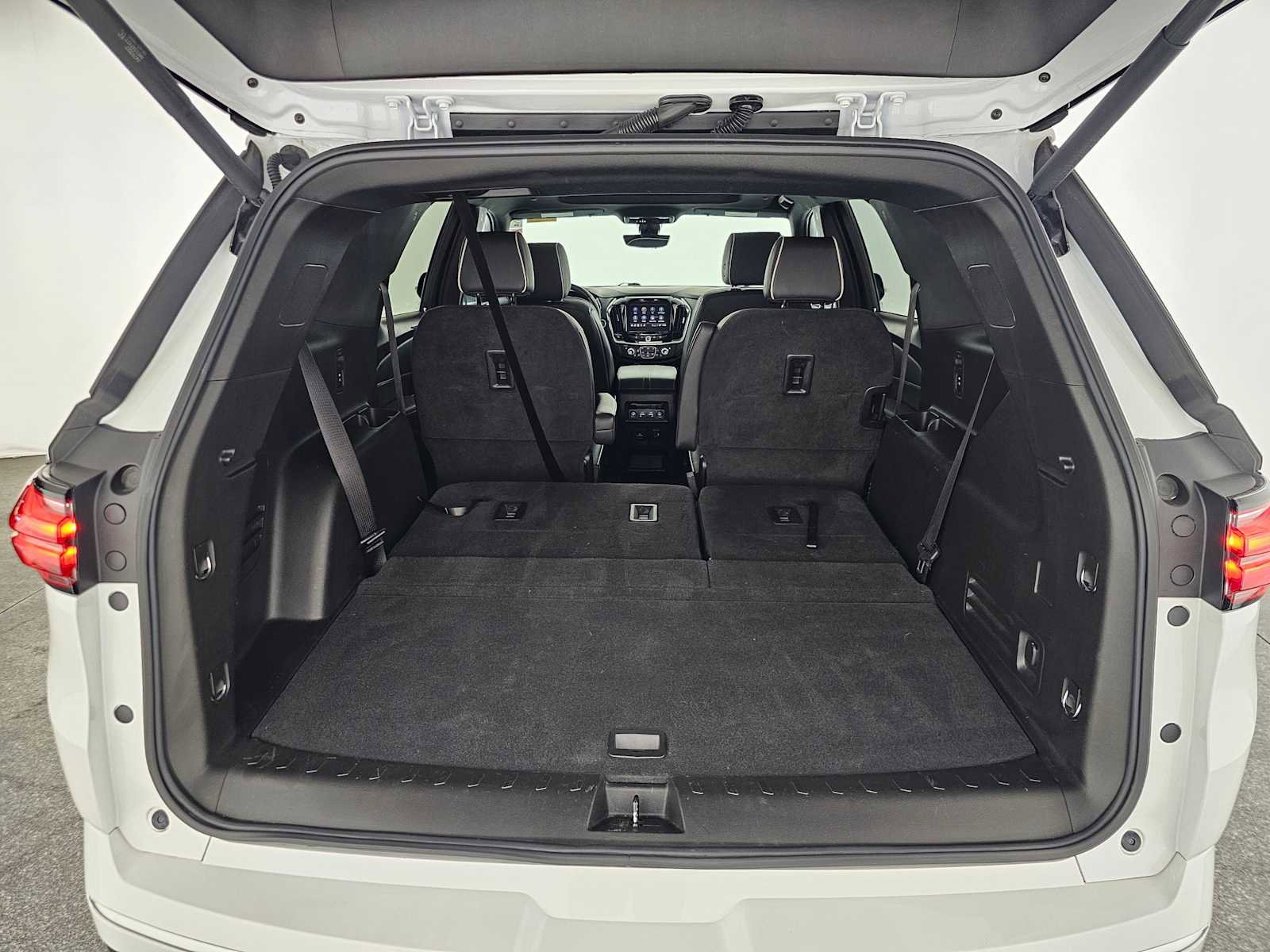 Used 2023 Chevrolet Traverse Premier image 16