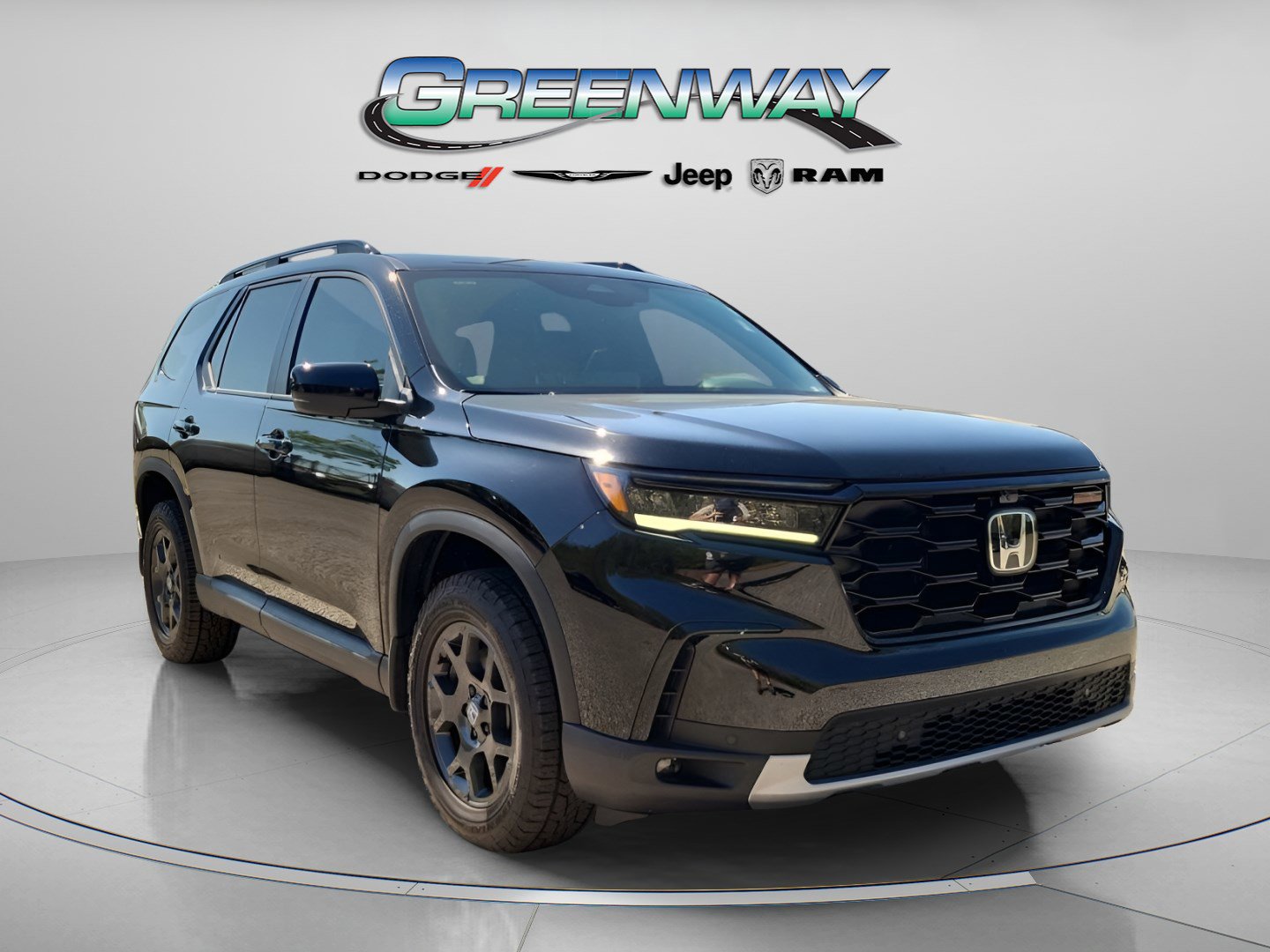 Used 2024 Honda Pilot TrailSport image 1