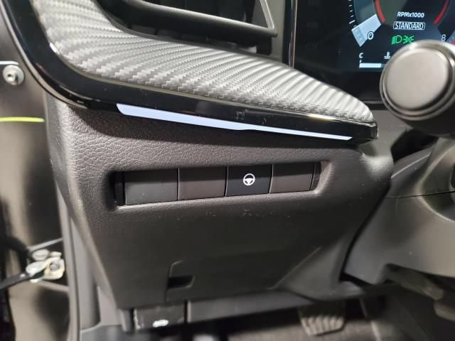 Used 2025 Nissan Kicks SR AWD/4WD image 17