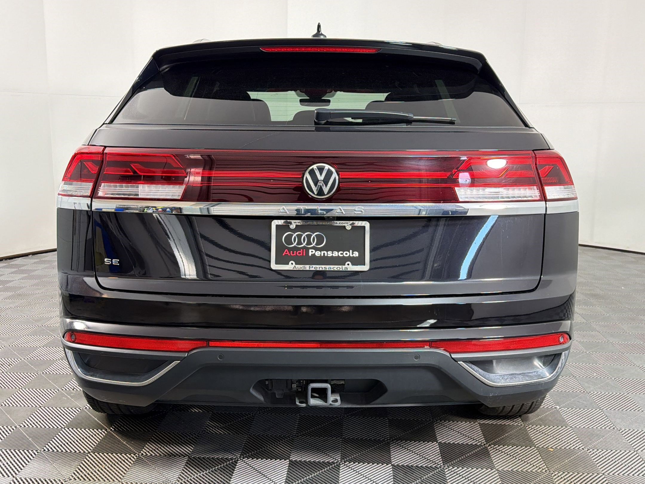 Used 2025 Volkswagen Atlas Cross Sport SE image 8