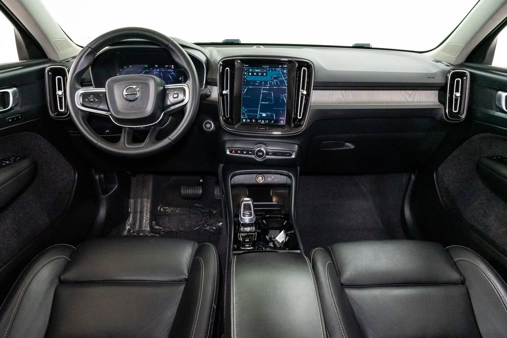 Used 2024 Volvo XC40 B5 Plus w/ Climate Package image 25
