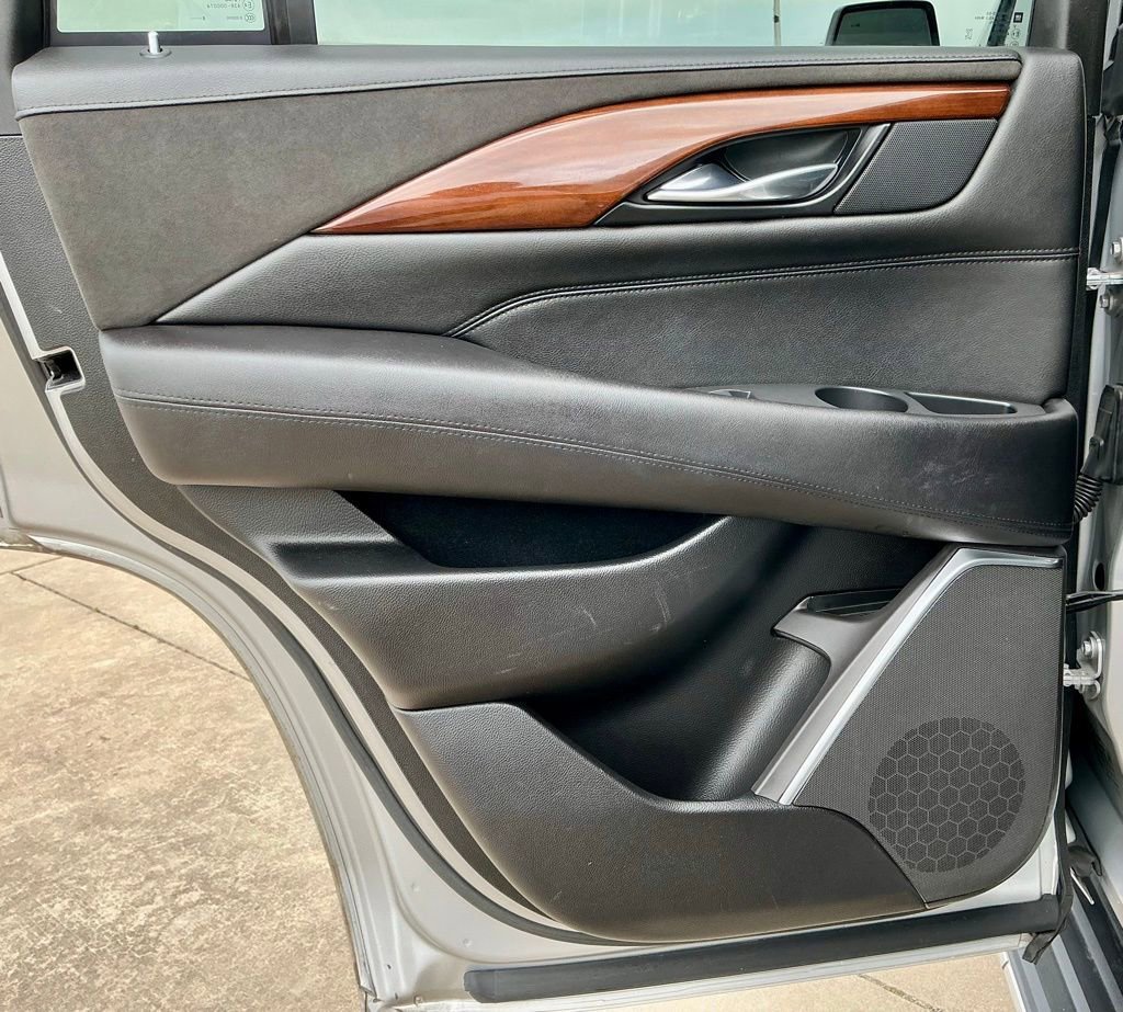 Used 2019 Cadillac Escalade Luxury AWD/4WD image 30