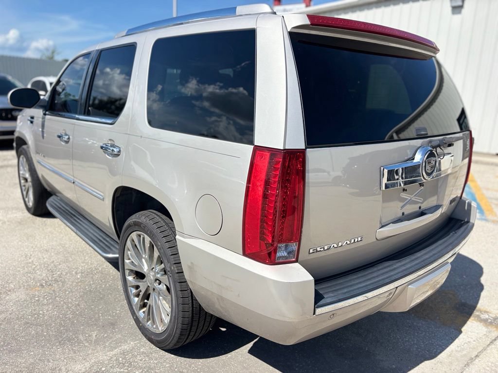 Used 2007 Cadillac Escalade AWD w/ Information Package image 3