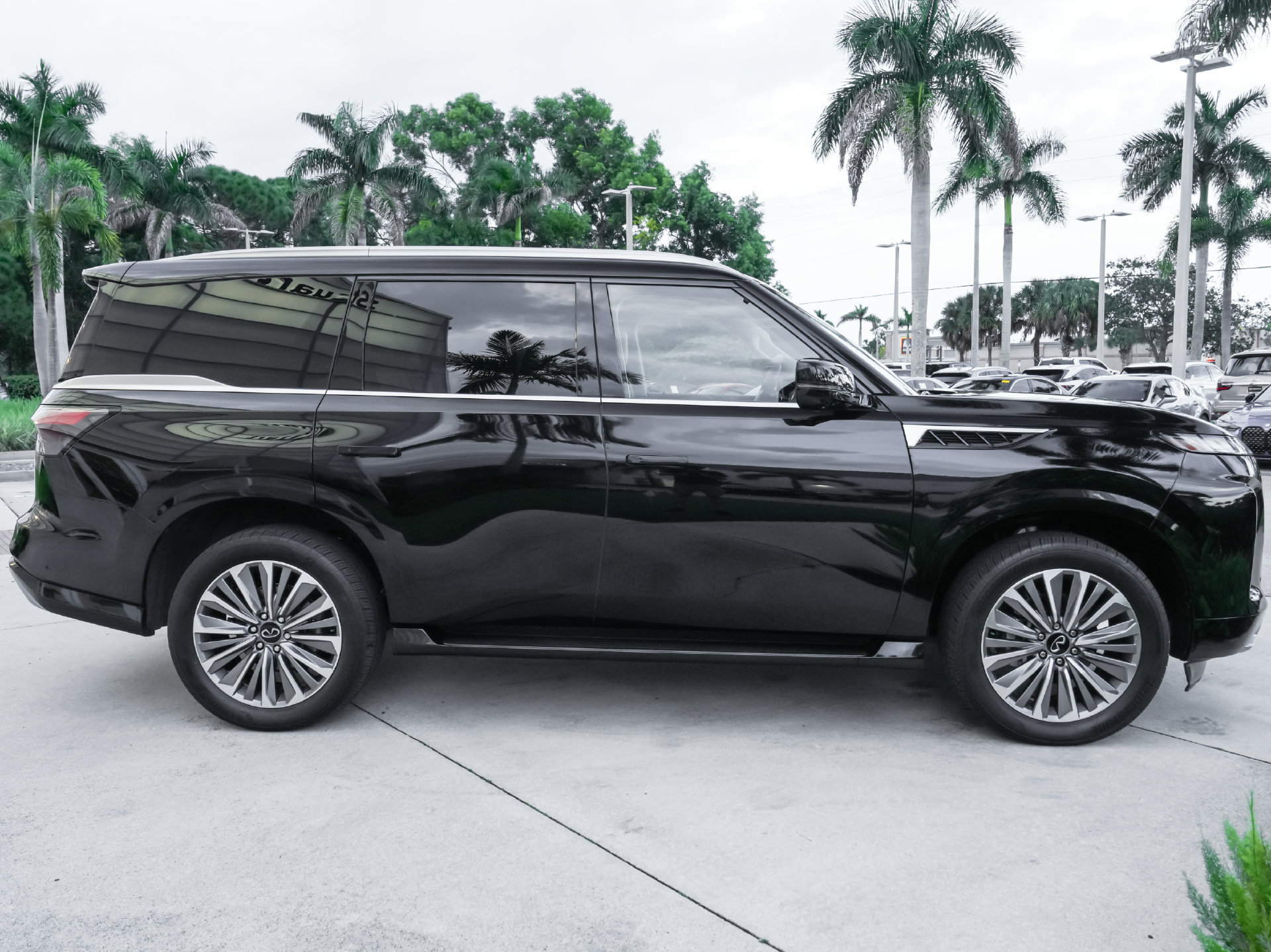 Used 2025 INFINITI QX80 Luxe RWD image 21