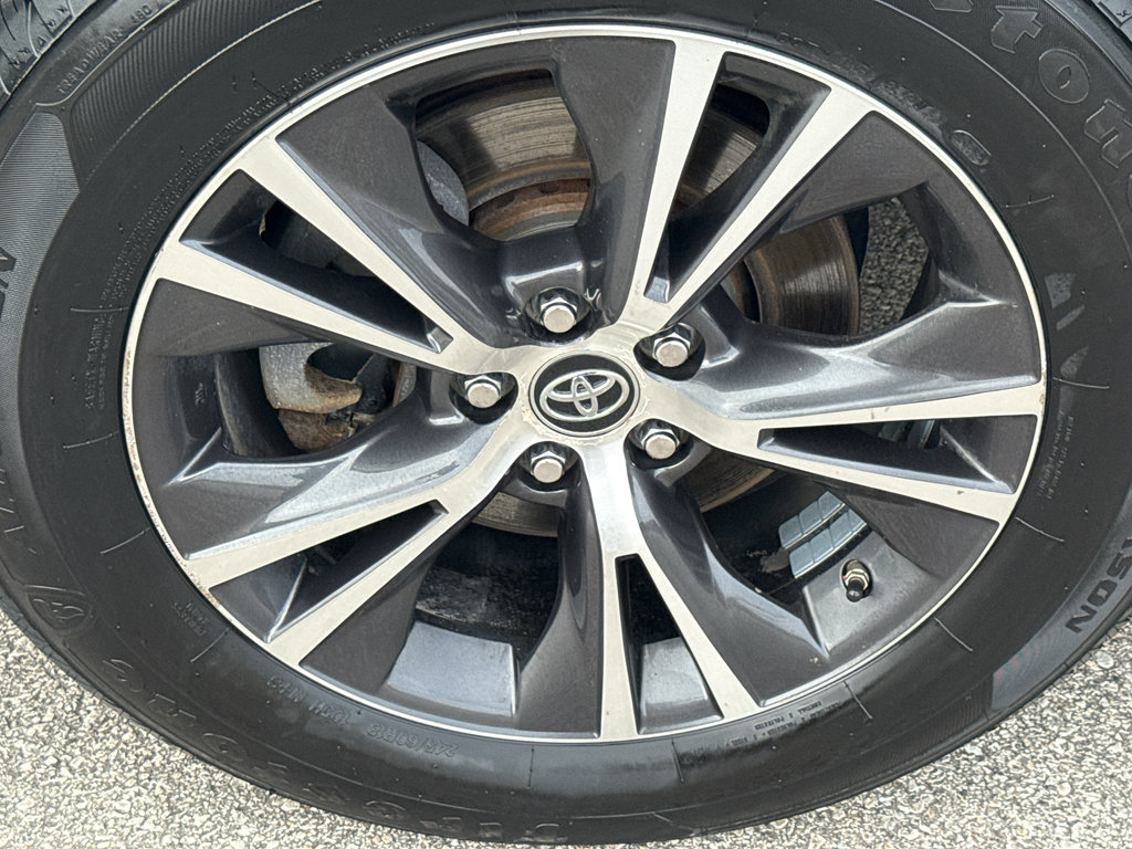 Used 2019 Toyota Highlander Plus AWD/4WD image 9