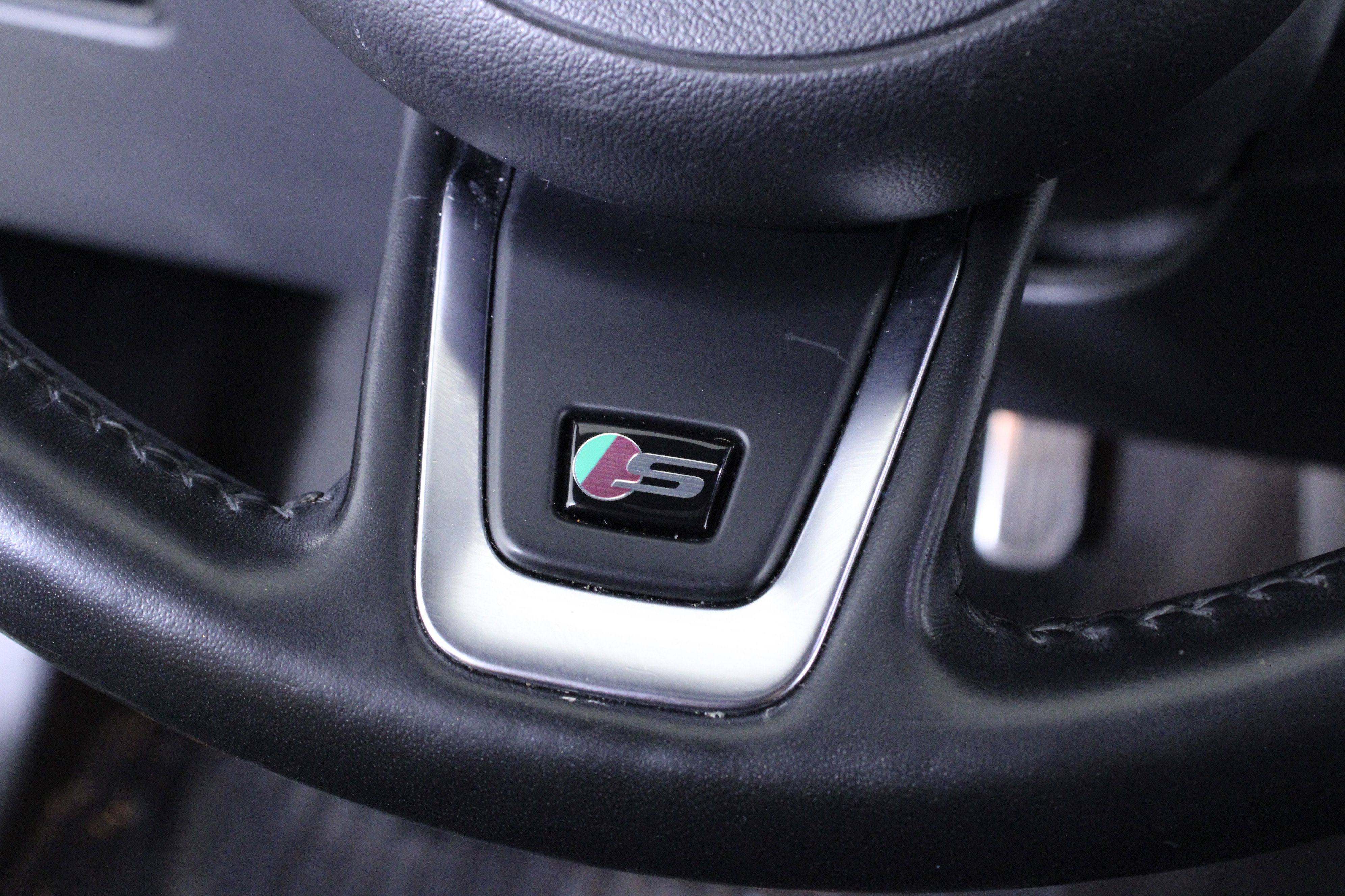 Used 2018 Jaguar F-PACE S image 23