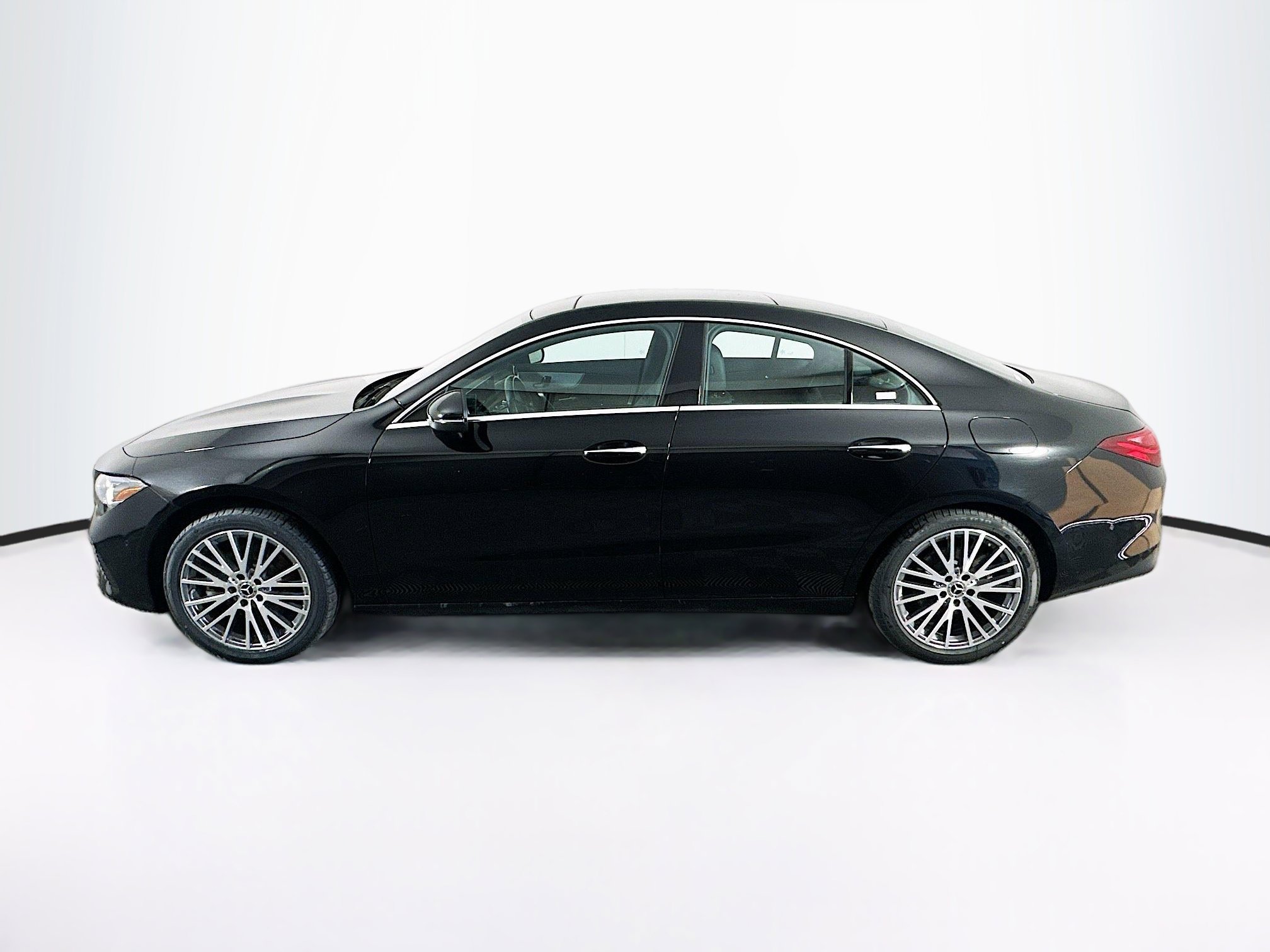 Used 2025 Mercedes-Benz CLA 250 image 4