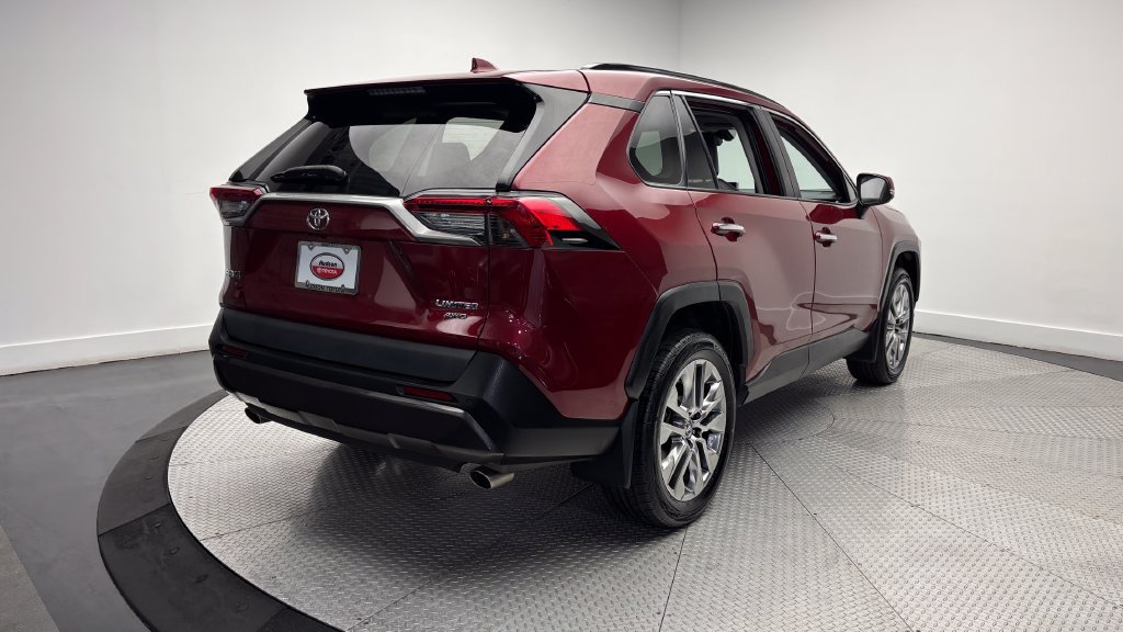 Used 2019 Toyota RAV4 Limited w/ Advanced Technology Package AWD/4WD image 40