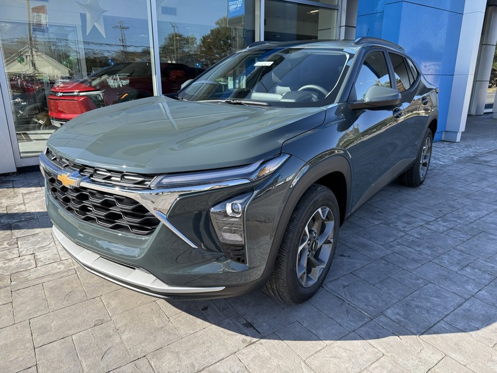 New 2026 Chevrolet Trax LT w/ Sunroof Package