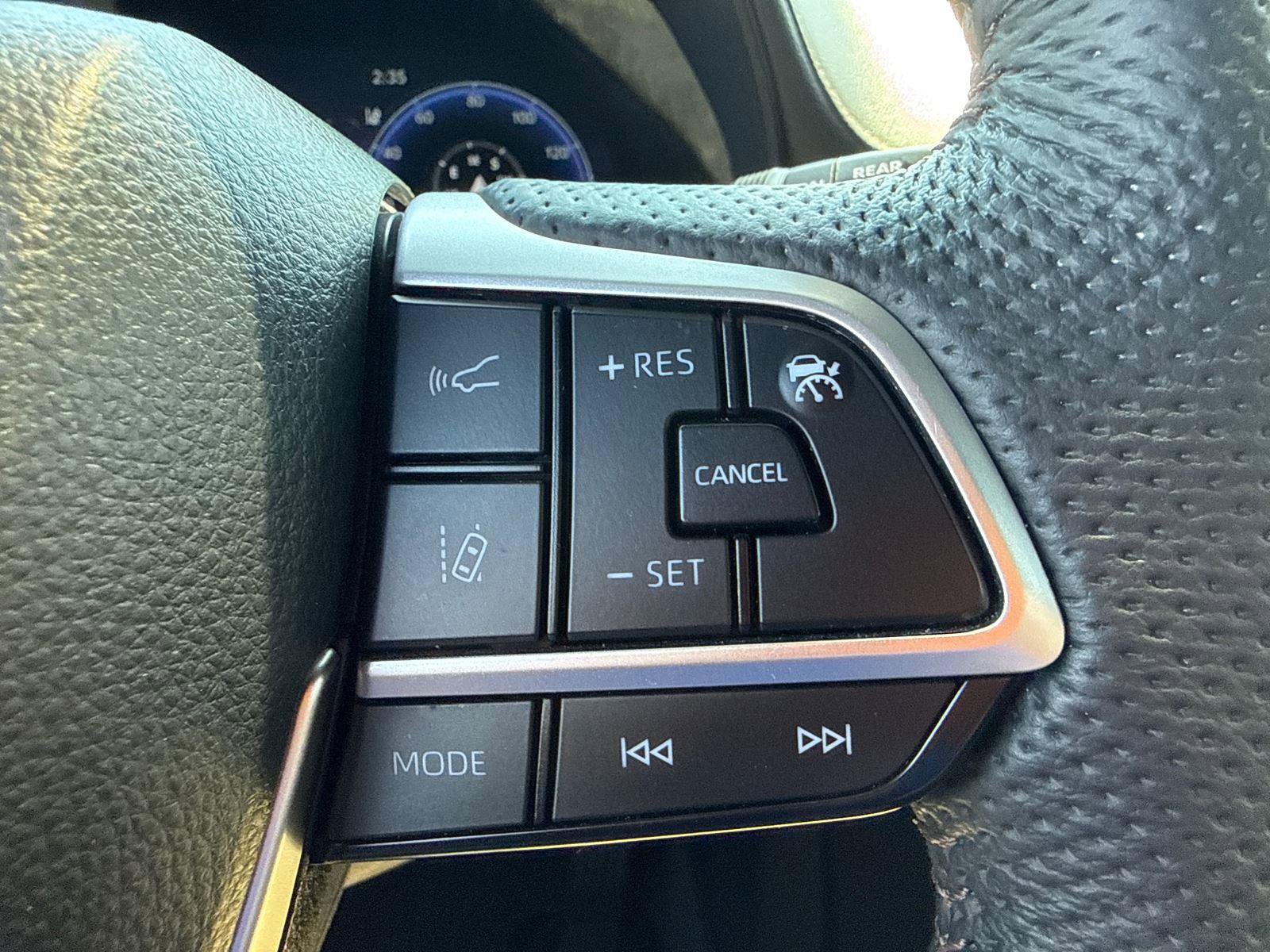 Used 2025 Toyota Sienna Limited AWD/4WD image 16