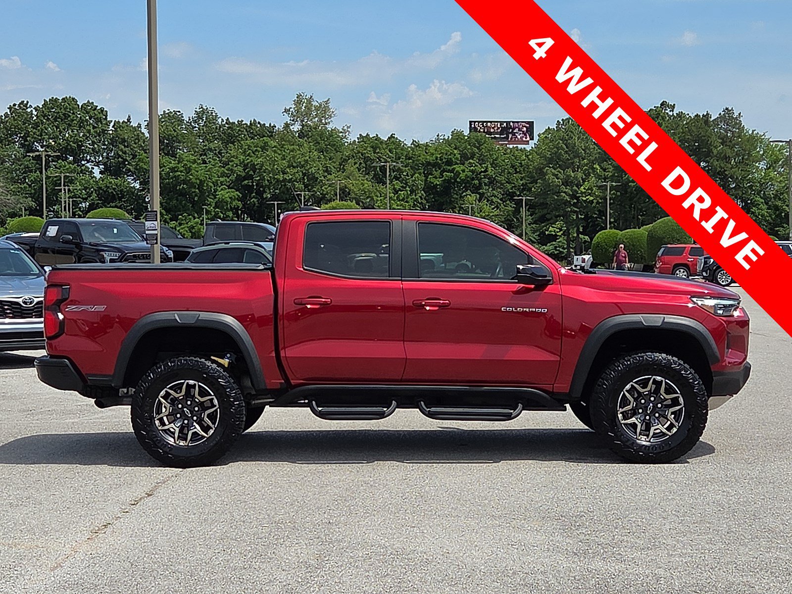 Used 2024 Chevrolet Colorado ZR2 w/ Safety Package AWD/4WD image 6
