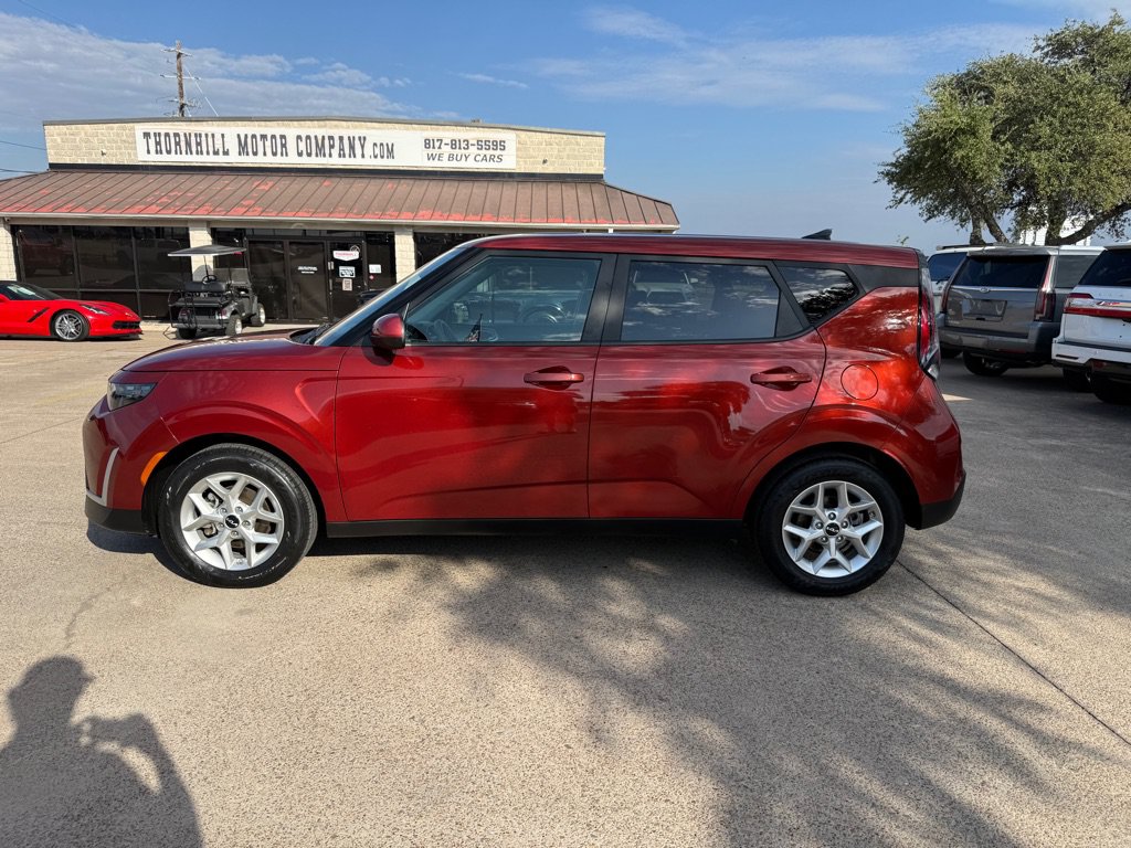 Used 2023 Kia Soul LX w/ LX Technology Package FWD image 4