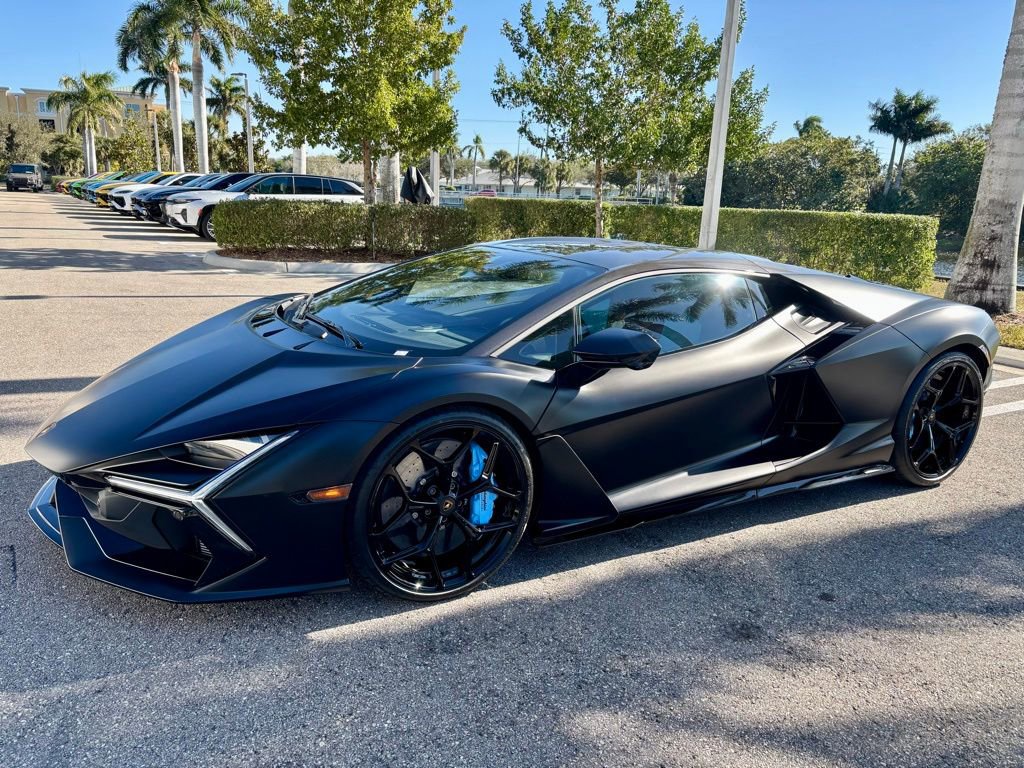 Used 2025 Lamborghini Revuelto image 12