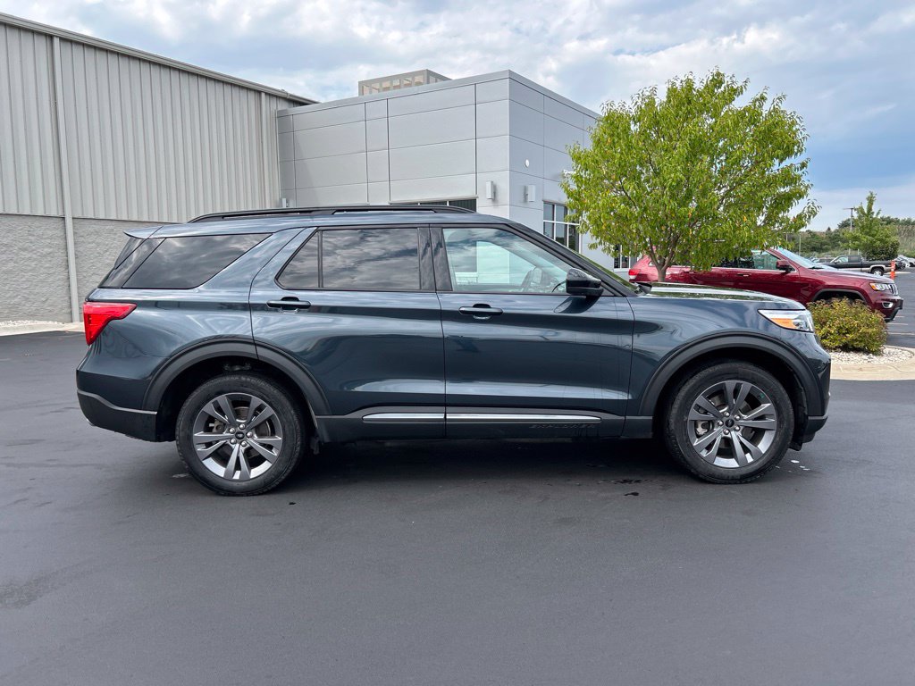 Certified 2023 Ford Explorer XLT w/ Equipment Group 202A AWD/4WD image 5