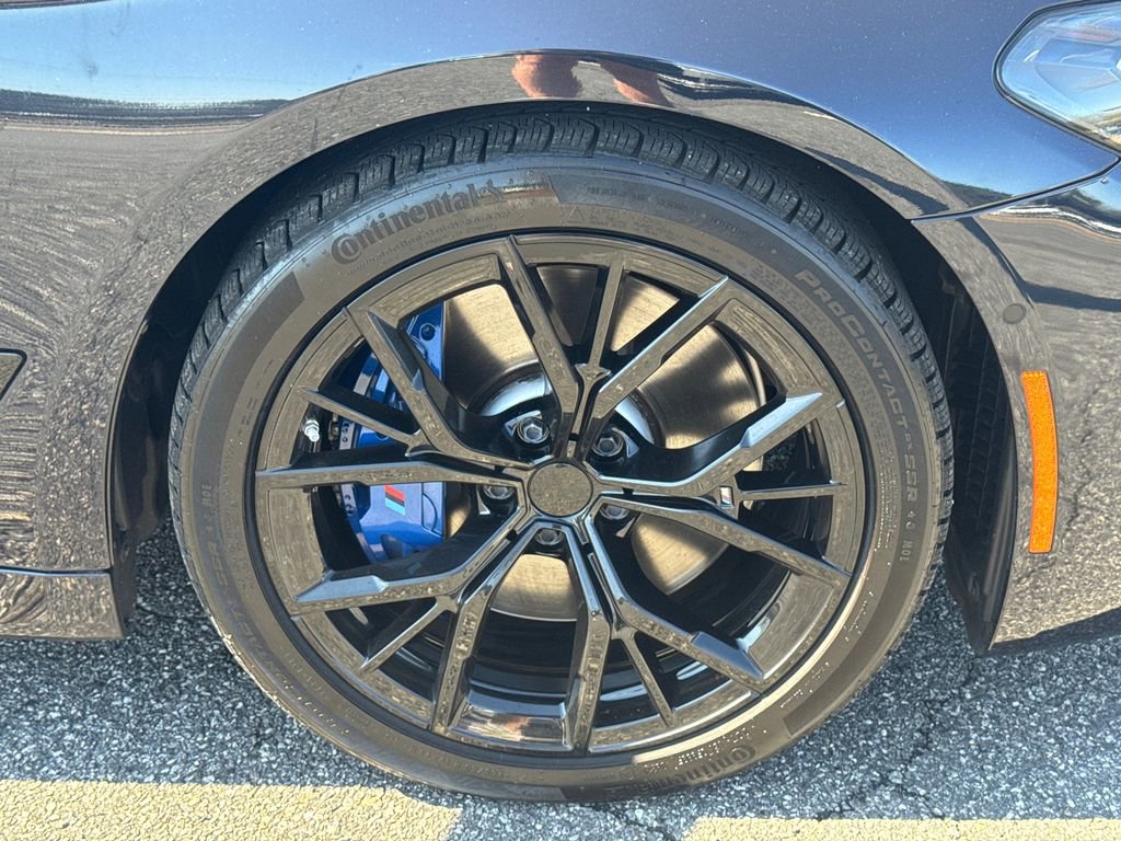 Used 2021 BMW M550i xDrive w/ Dynamic Handling Package image 9