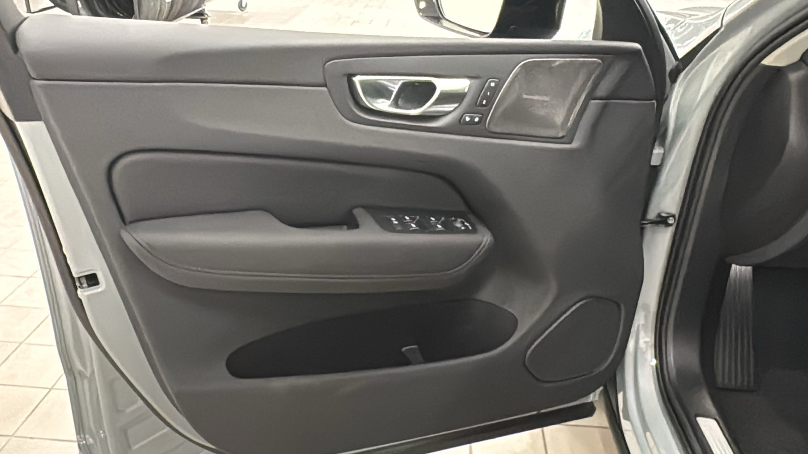 New 2027 Volvo XC60 B5 Plus AWD/4WD image 21