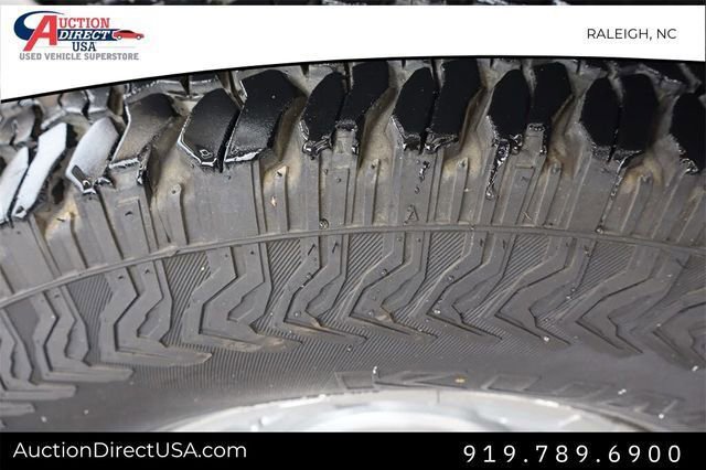 Used 2003 HUMMER H2 w/ Preferred Equipment Group image 38