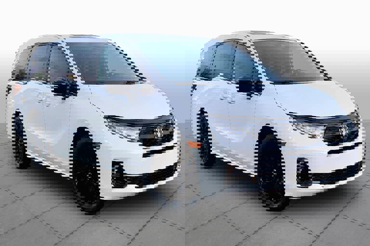 Used 2025 Honda Odyssey Sport-L image 3