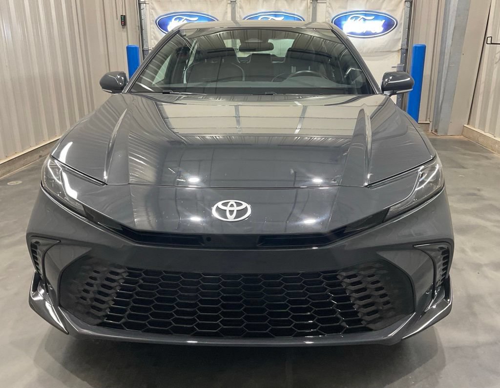 Used 2025 Toyota Camry SE FWD image 5