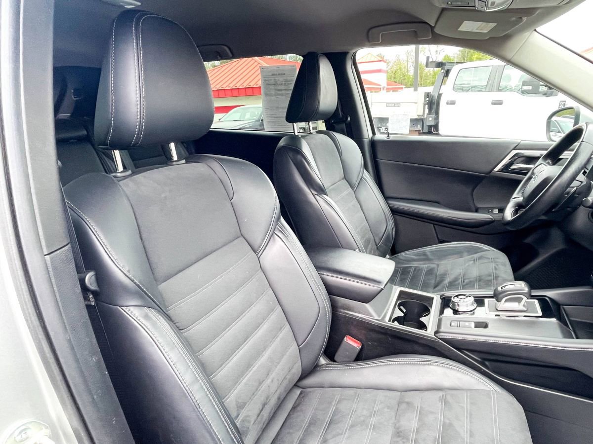 Used 2022 Mitsubishi Outlander SE image 10