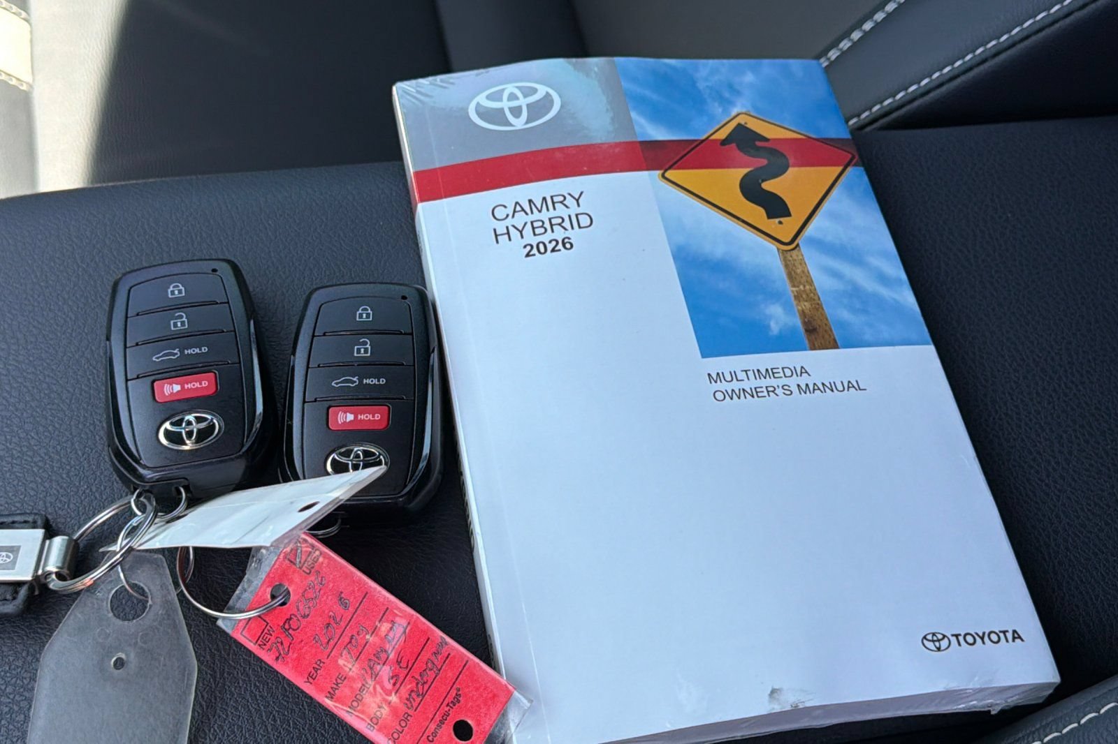Used 2026 Toyota Camry SE w/ Convenience Package FWD image 4