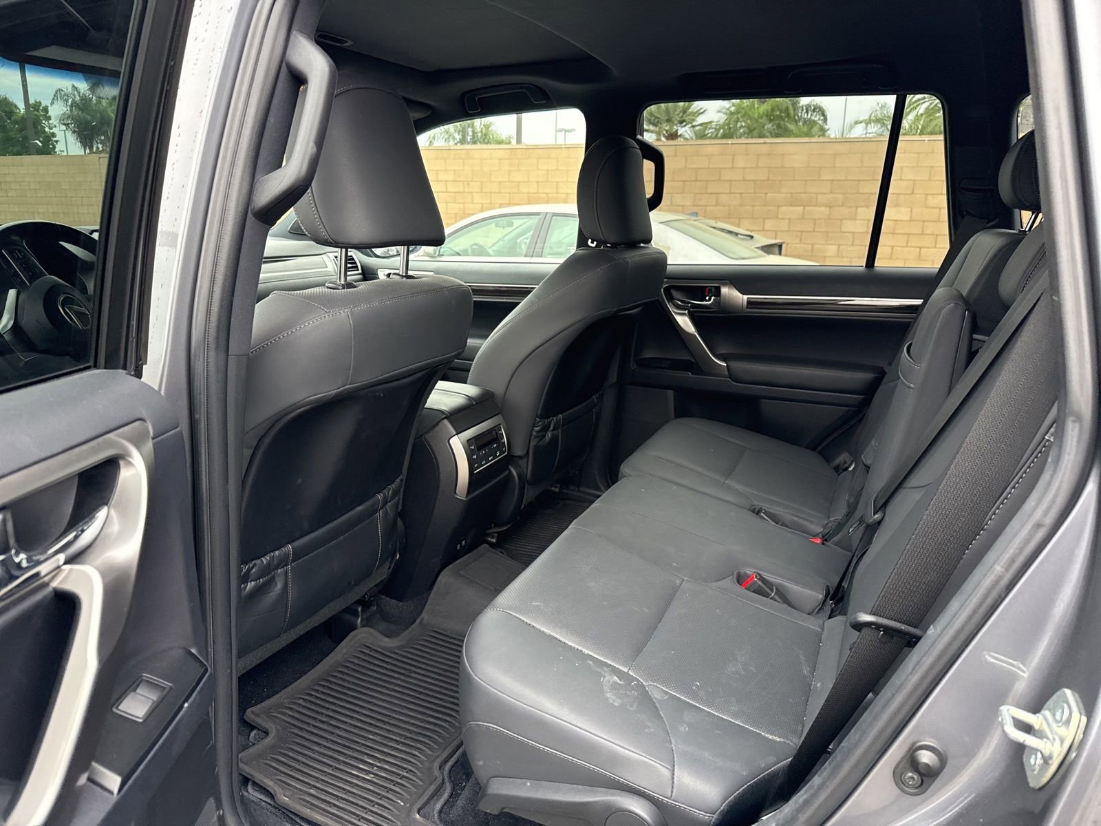 Used 2022 Lexus GX 460 Premium w/ Premium Package image 6